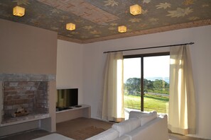 Superior bungalow | Woonruimte | Een ledtelevisie