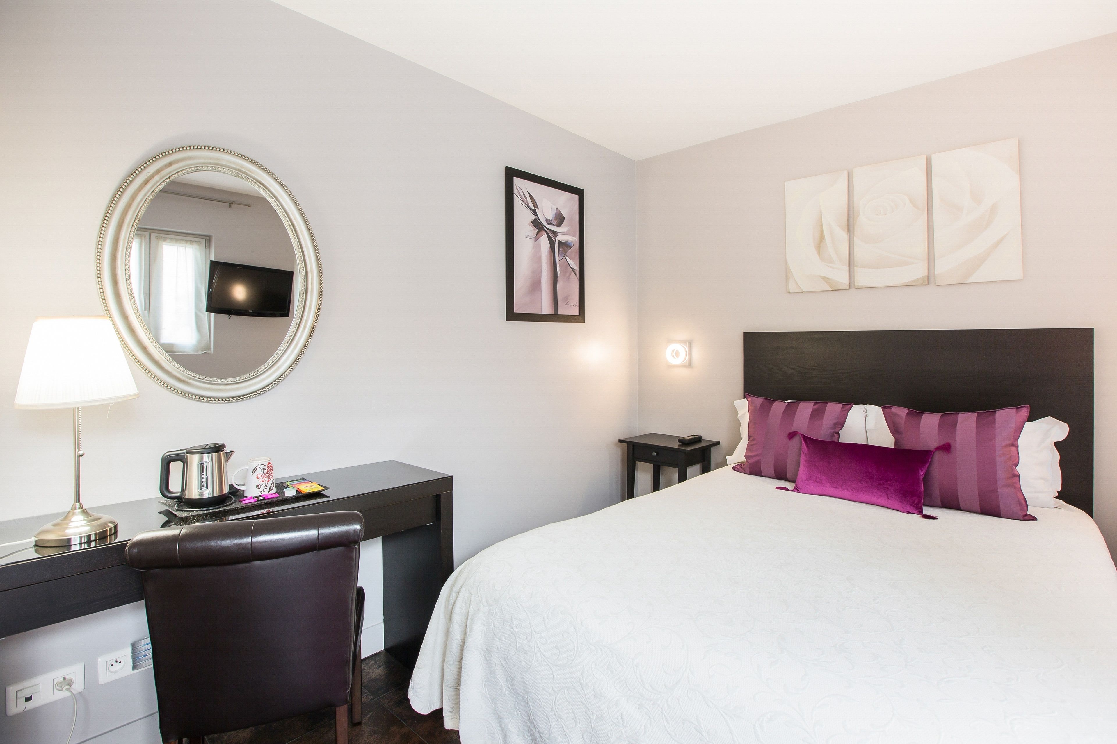 Quarto casal clássico, vista para o jardim | Roupas de cama premium, cofres nos quartos, escrivaninha