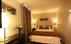 Comfort Double Room | Premium bedding, in-room safe, desk, free WiFi - Le Figuier (Ivry-sur-Seine)