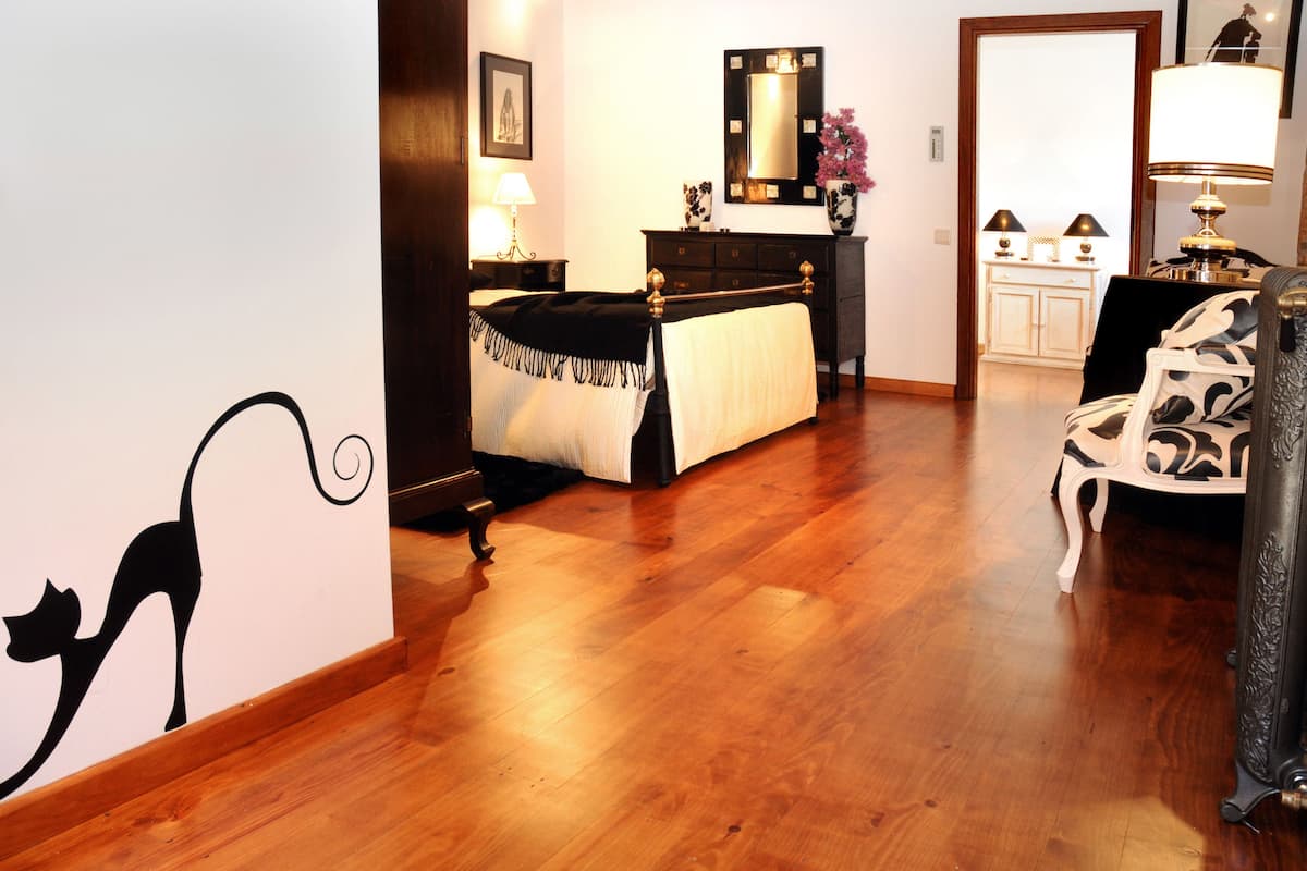 Suite | 9 bedrooms, free WiFi, bed sheets