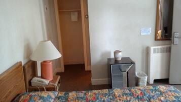 Kamar Standar, 1 Tempat Tidur King | Lemari es mini