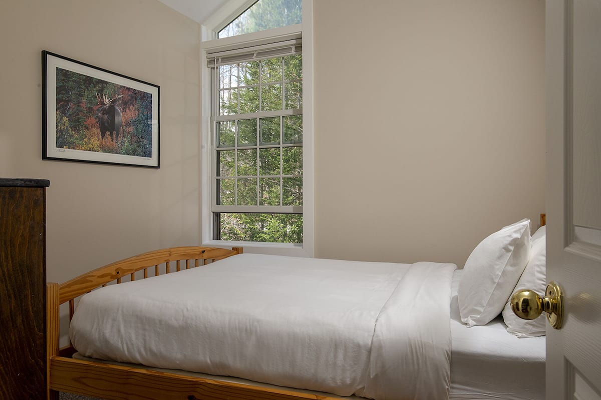 Lake View Lodge | Individually decorated, individually furnished, laptop workspace