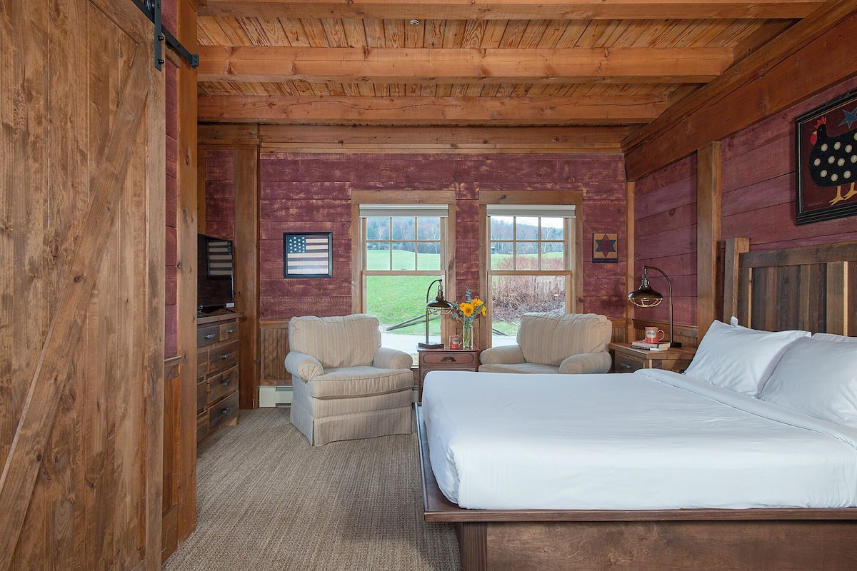 Classic Room, 1 Queen Bed | Individually decorated, individually furnished, laptop workspace