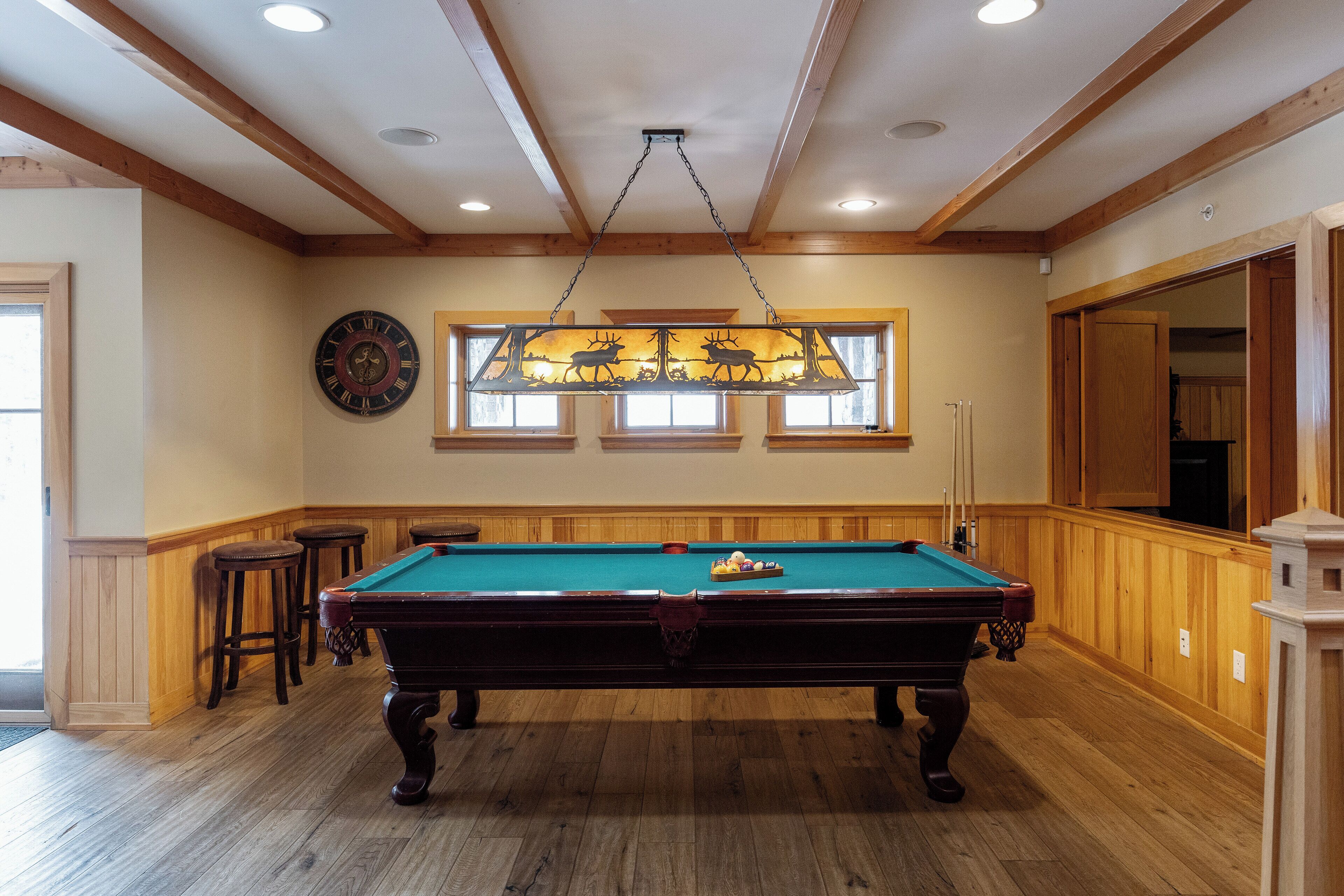 mountain aire lodge | living area | tv