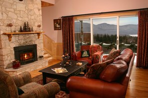 Lake View Lodge | Living area | TV - The Mountain Top Inn & Resort (Chittenden)