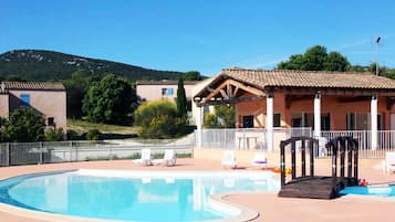 Indoor pool, seasonal outdoor pool, sun loungers