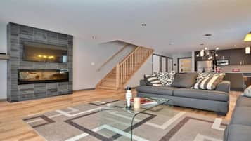 Harfang des Neiges 209 , 3 Bedrooms | Living area | Flat-screen TV, fireplace, DVD player