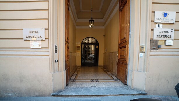 A hotel entrance with signs for Hotel Angelica and Hotel Beatrice. - Hotel Angelica (Florence)