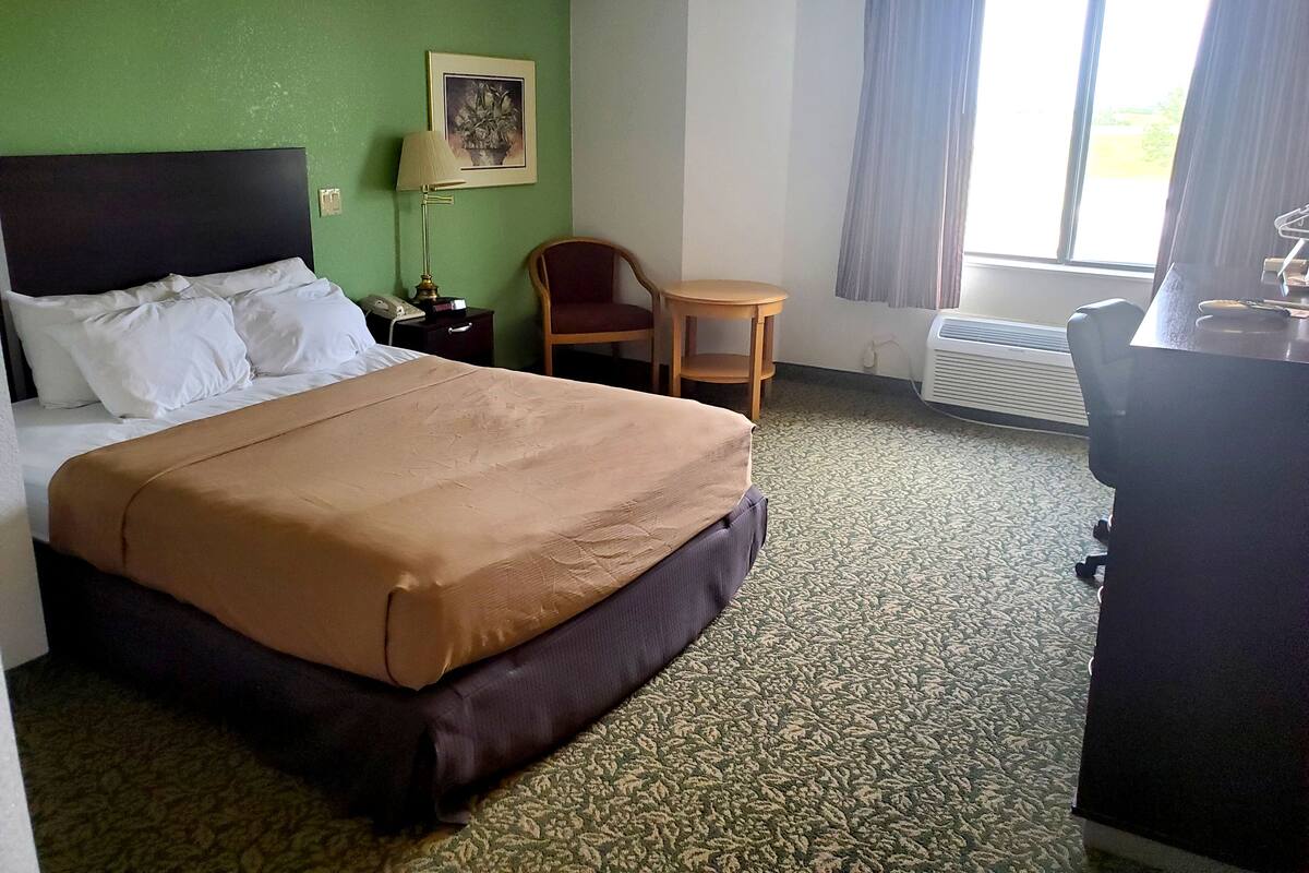 Desk, iron/ironing board, free WiFi, bed sheets