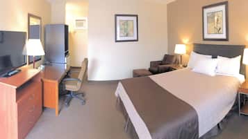 Desk, soundproofing, iron/ironing board, free WiFi
