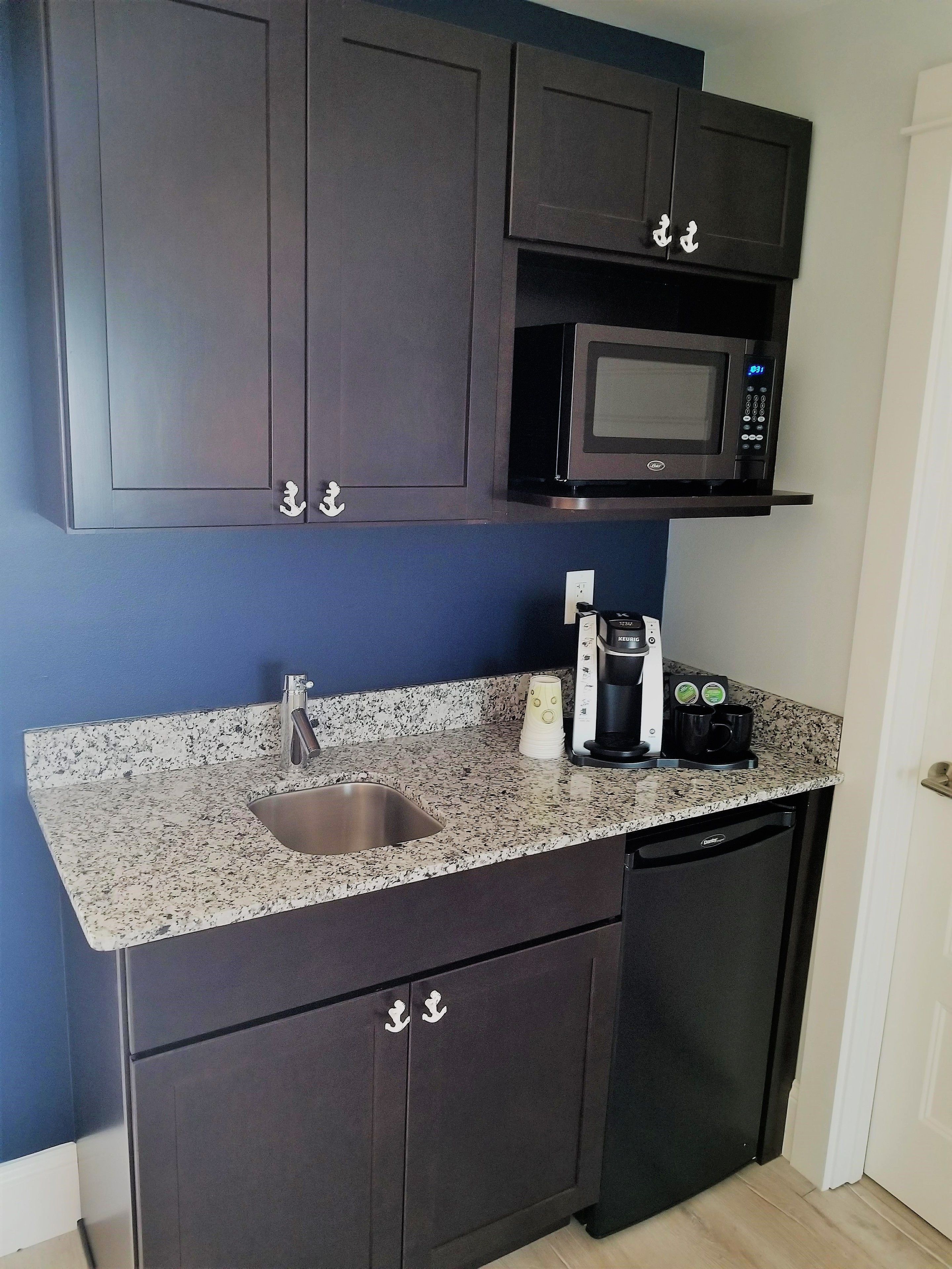 signature suite, 2 queen beds, refrigerator & microwave, marina view | private kitchenette | fridge, coffee/tea maker