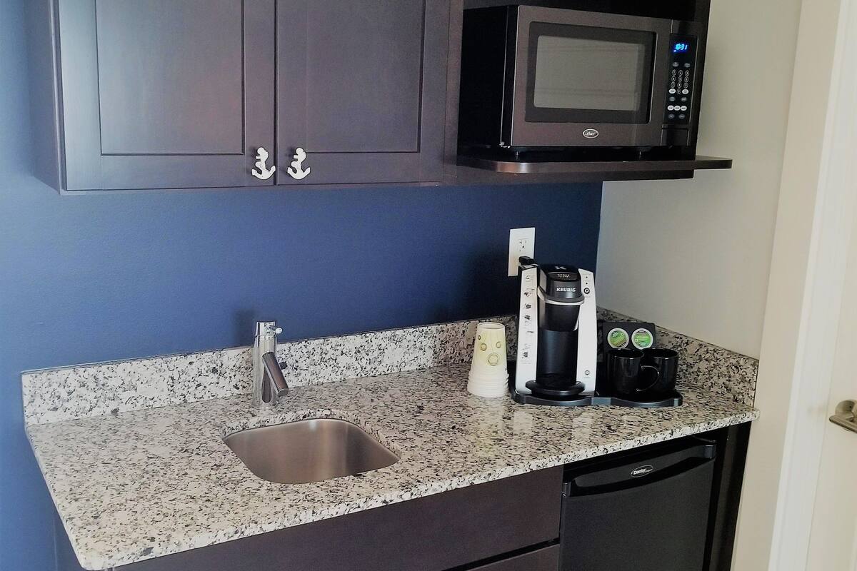 signature suite, 2 queen beds, refrigerator & microwave, marina view | private kitchenette | fridge, coffee/tea maker