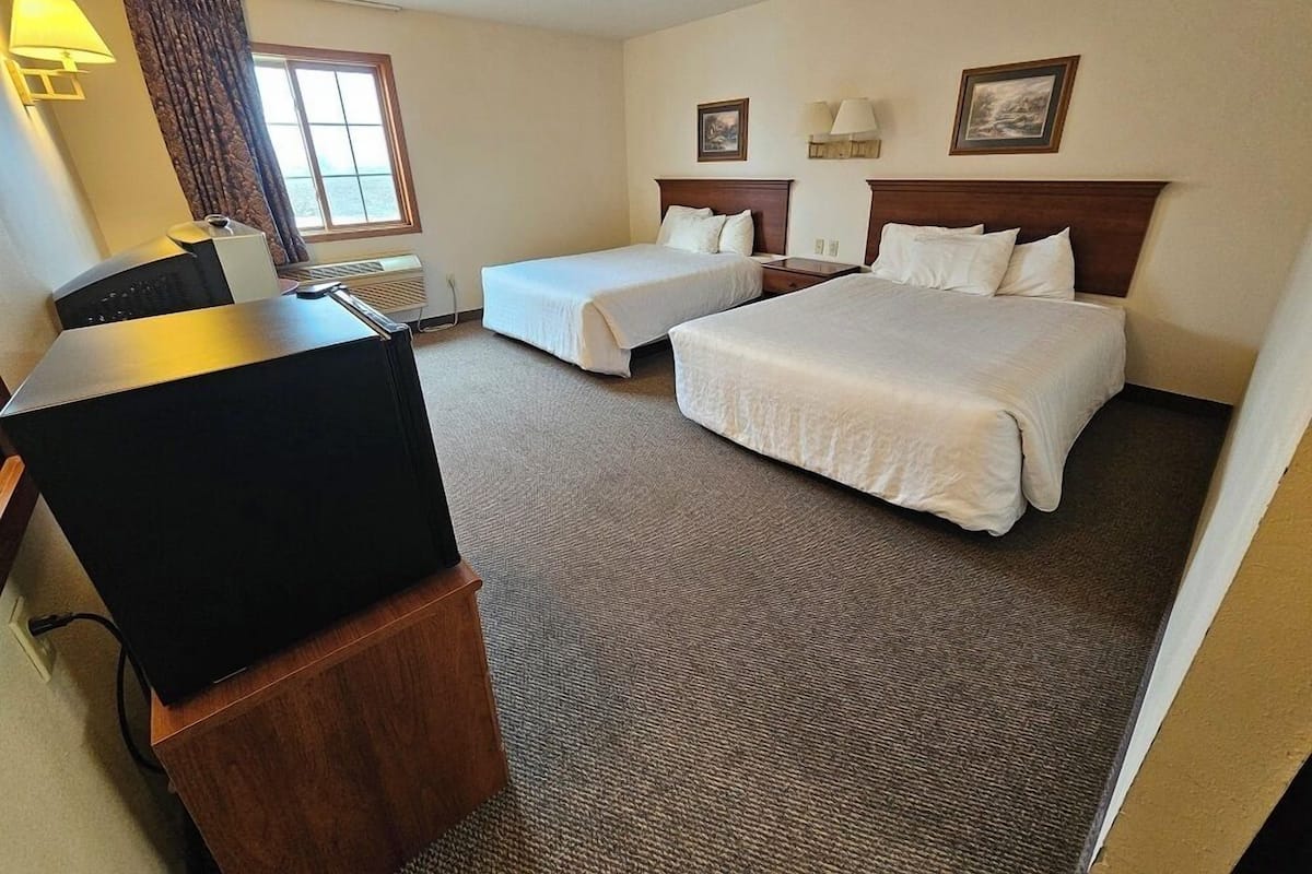 Escritorio, wifi gratis y ropa de cama