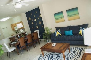 Living area - Encantada Resort by Home 2U (Kissimmee)