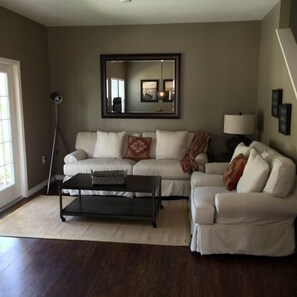 Living room - Lucaya Village by Home 2U (Kissimmee)