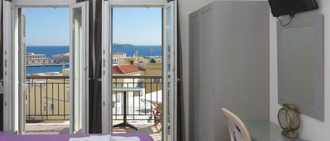 Suite, 2 Schlafzimmer, Meerblick | Zimmersafe, schallisolierte Zimmer, Bügeleisen/Bügelbrett