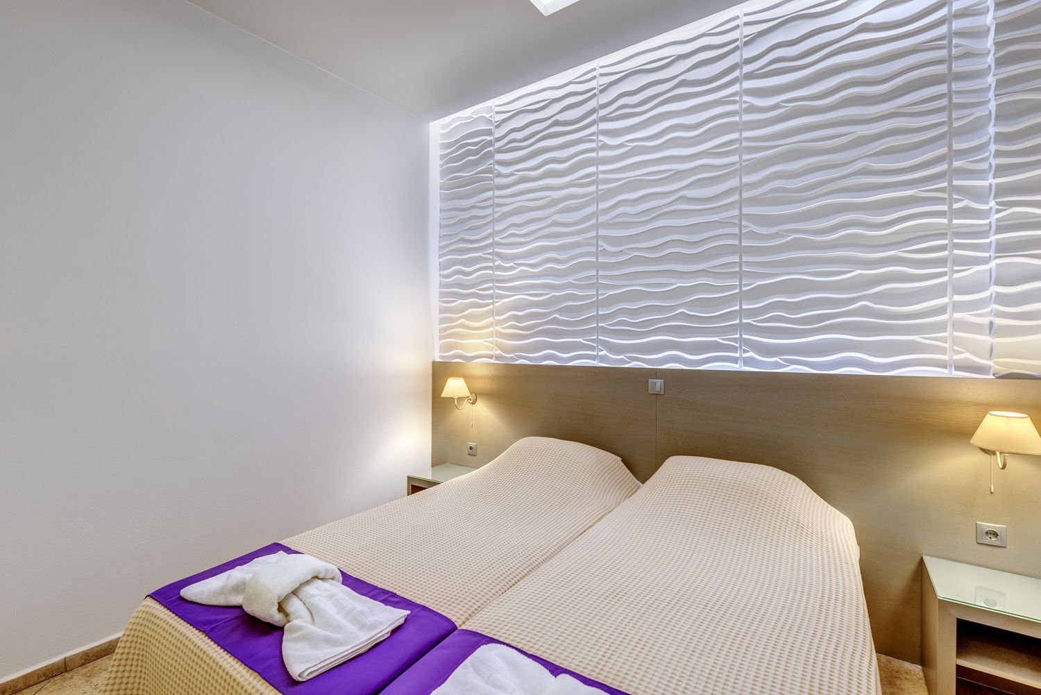 deluxe double or twin room, balcony, sea view (2nd floor) | in-room safe, soundproofing, iron/ironing board, free wifi