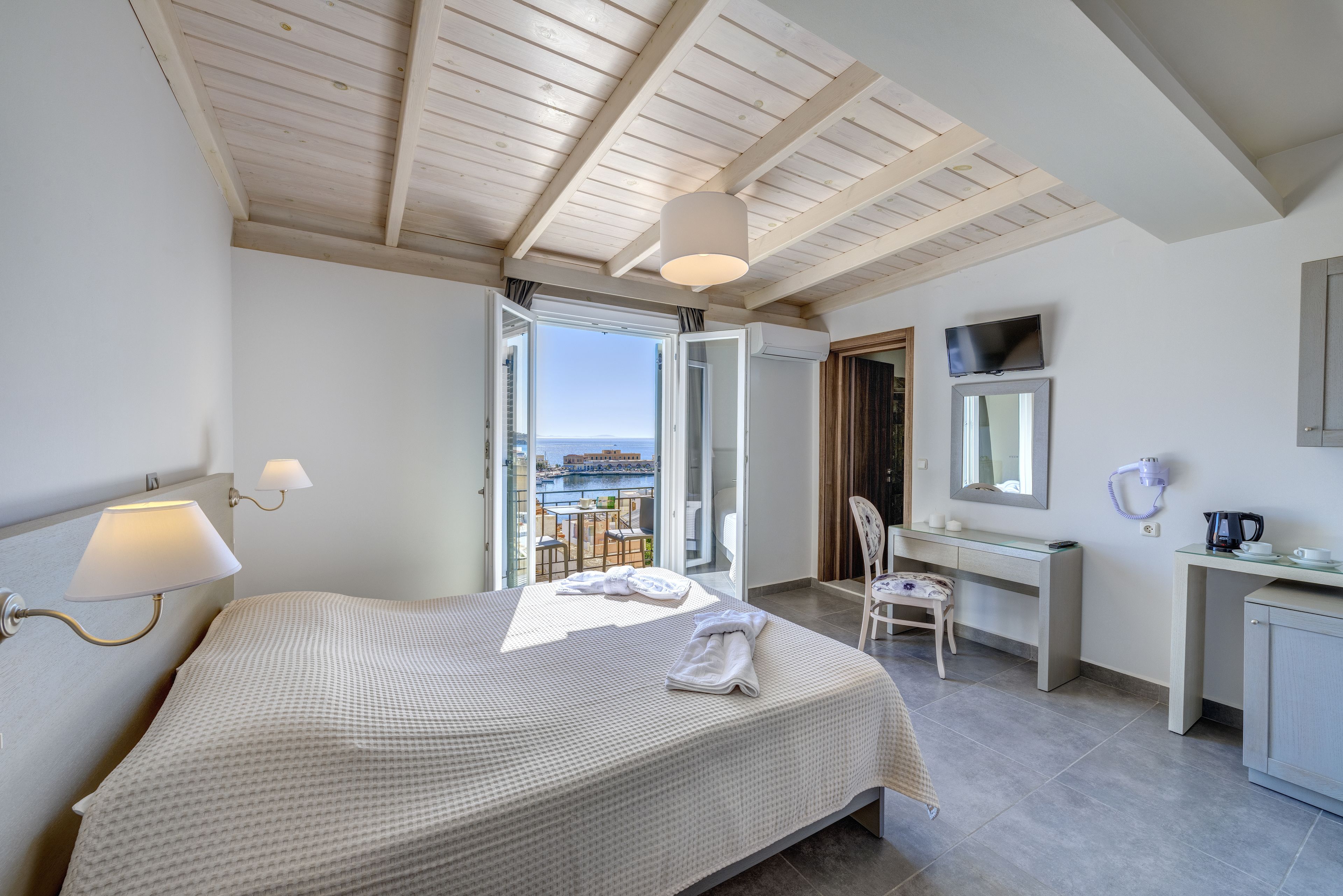 deluxe double or twin room, balcony, sea view (2nd floor) | in-room safe, soundproofing, iron/ironing board, free wifi