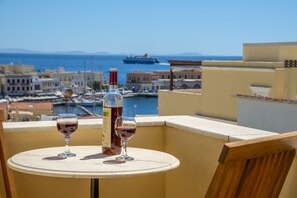 Habitación superior, balcón, vista al mar (1st floor) | Balcón