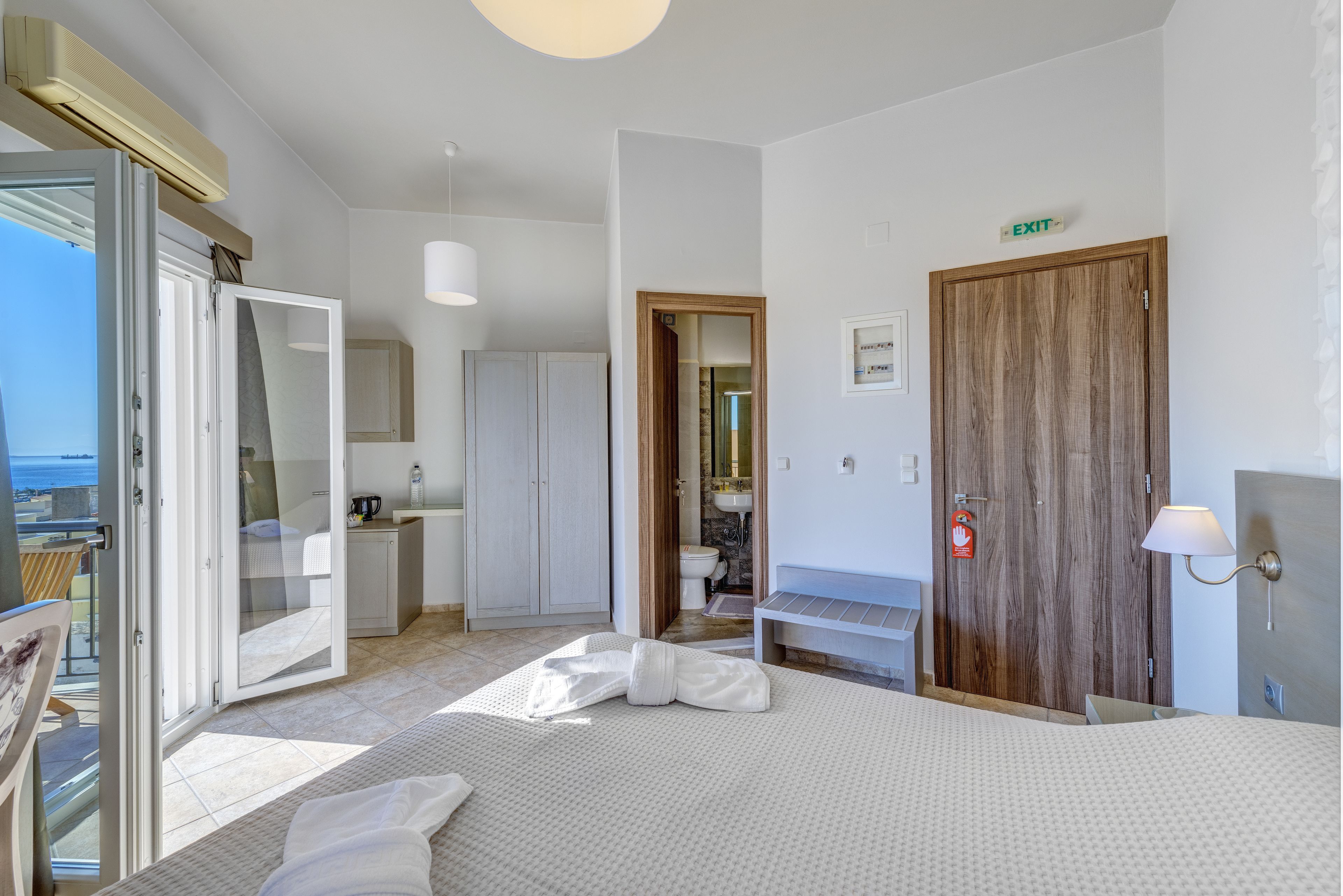 deluxe double or twin room, balcony, sea view (2nd floor) | in-room safe, soundproofing, iron/ironing board, free wifi