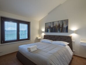 Comfort Quadruple Room (split level, 2 adults + 2 children ) | Minibar, iron/ironing board, rollaway beds - Osteria dei Segreti (Appignano)