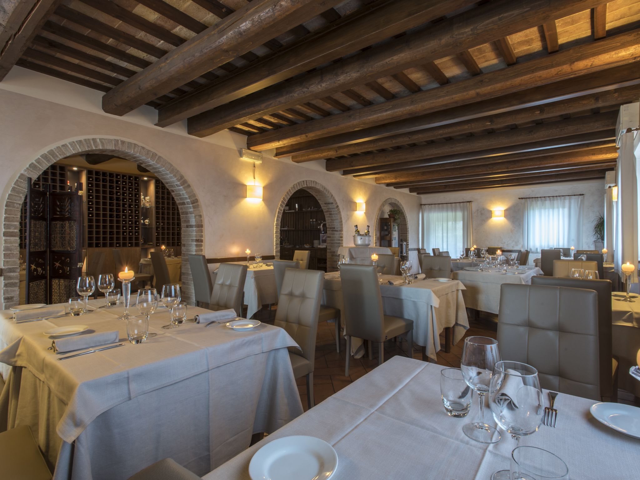 ランチ、ディナーに営業 (郷土料理)