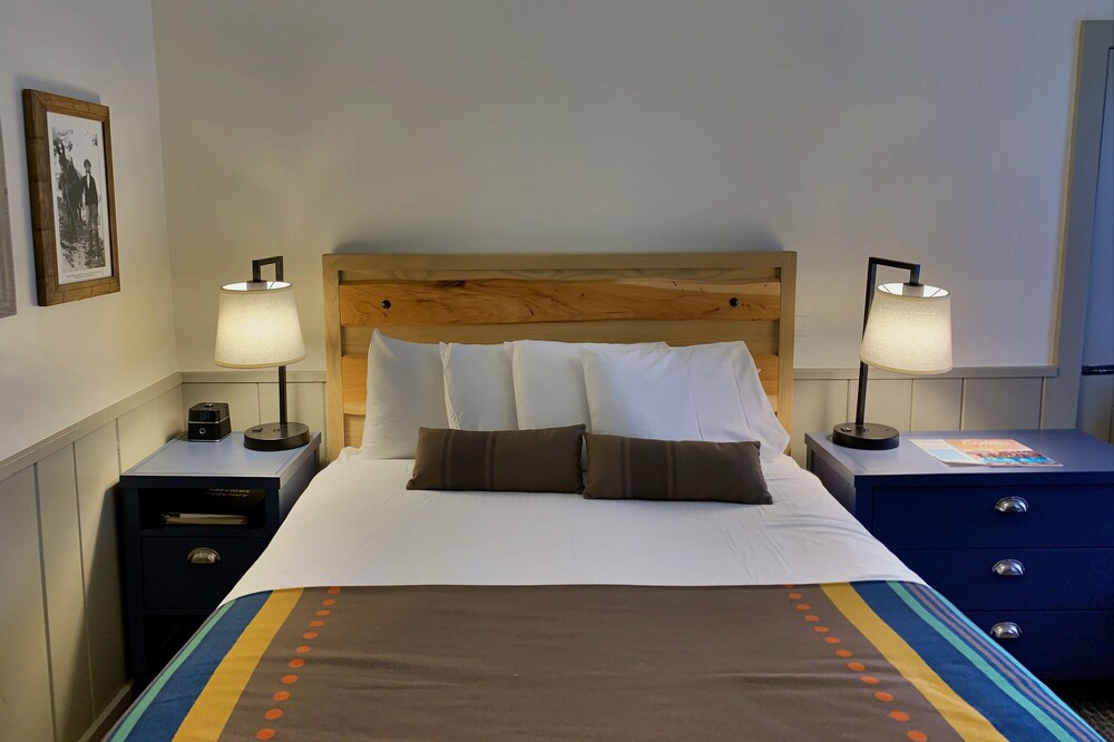 Bright Angel Lodge – Inside the Park