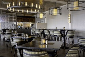 3 restaurants, breakfast, lunch, dinner served; American cuisine