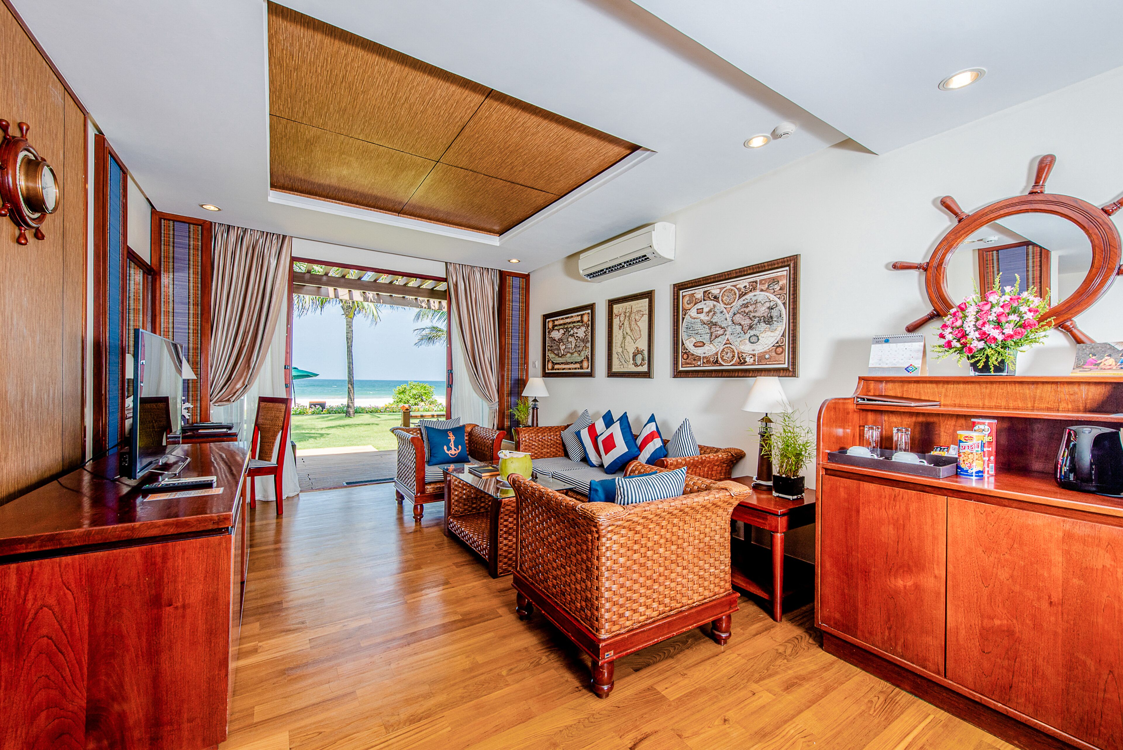 villa suite | living area