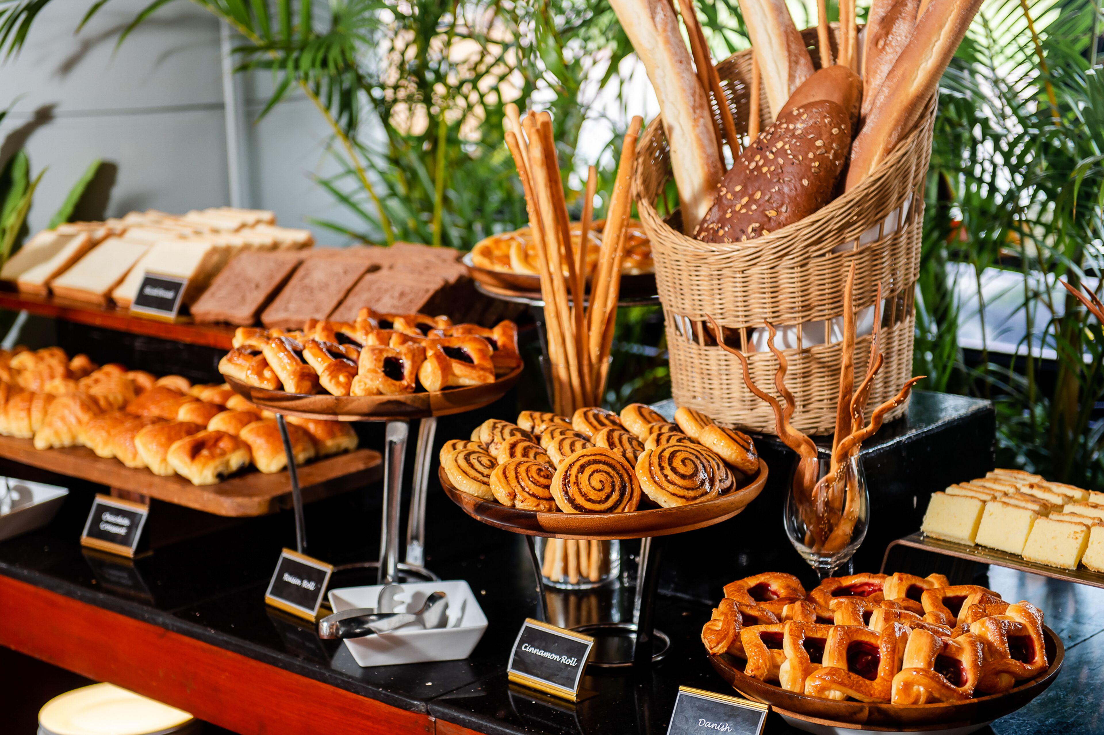 free daily full breakfast