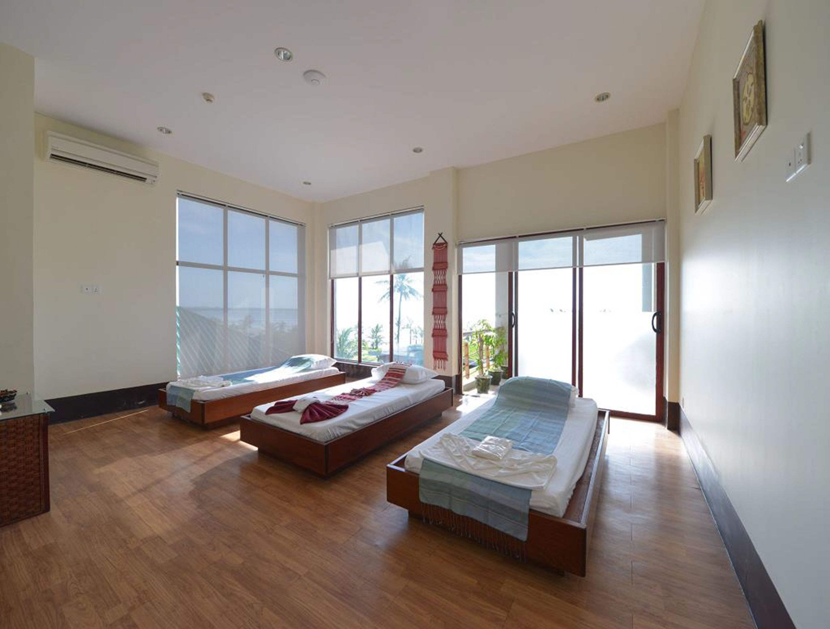 body treatments, aromatherapy, thai massages, body scrubs, facials