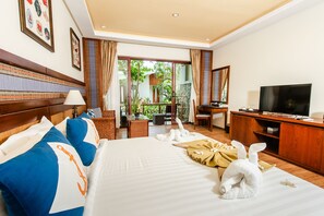 Premium bedding, minibar, in-room safe, desk - Ngwe Saung Yacht Club & Resort (Ngwe Saung)