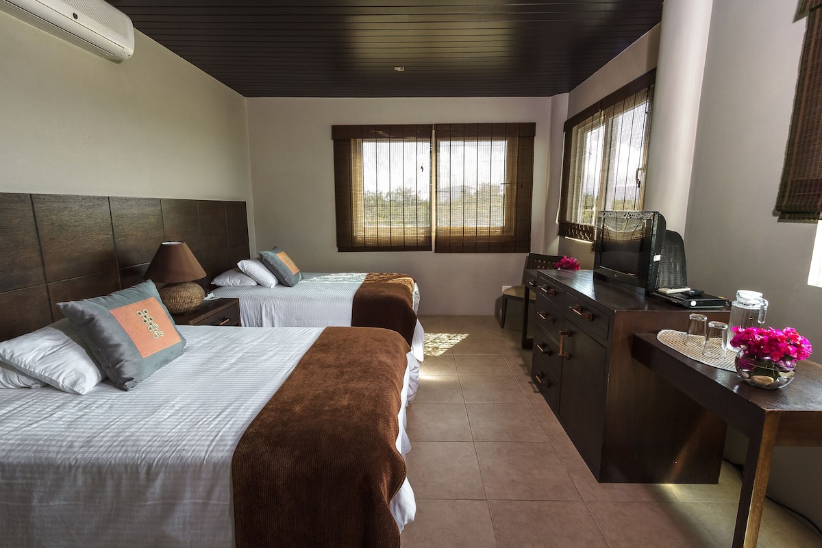 1 habitación, caja de seguridad en la habitación y ropa de cama