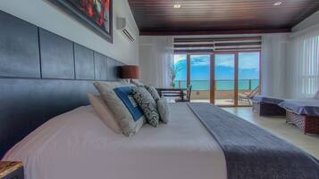 Master Suite | In-room safe, bed sheets