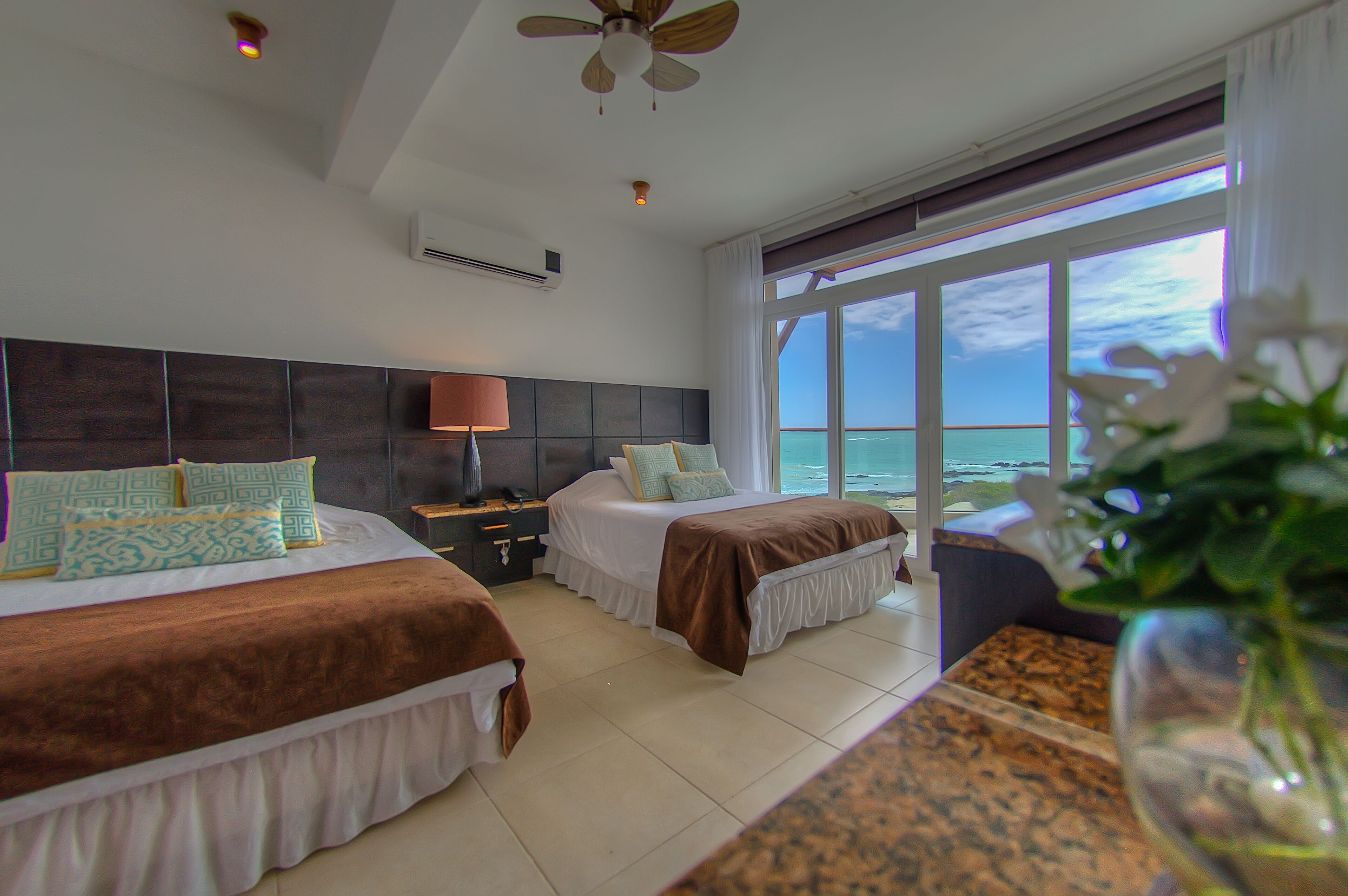 double room, balcony, sea view | 1 bedroom, in-room safe, bed sheets