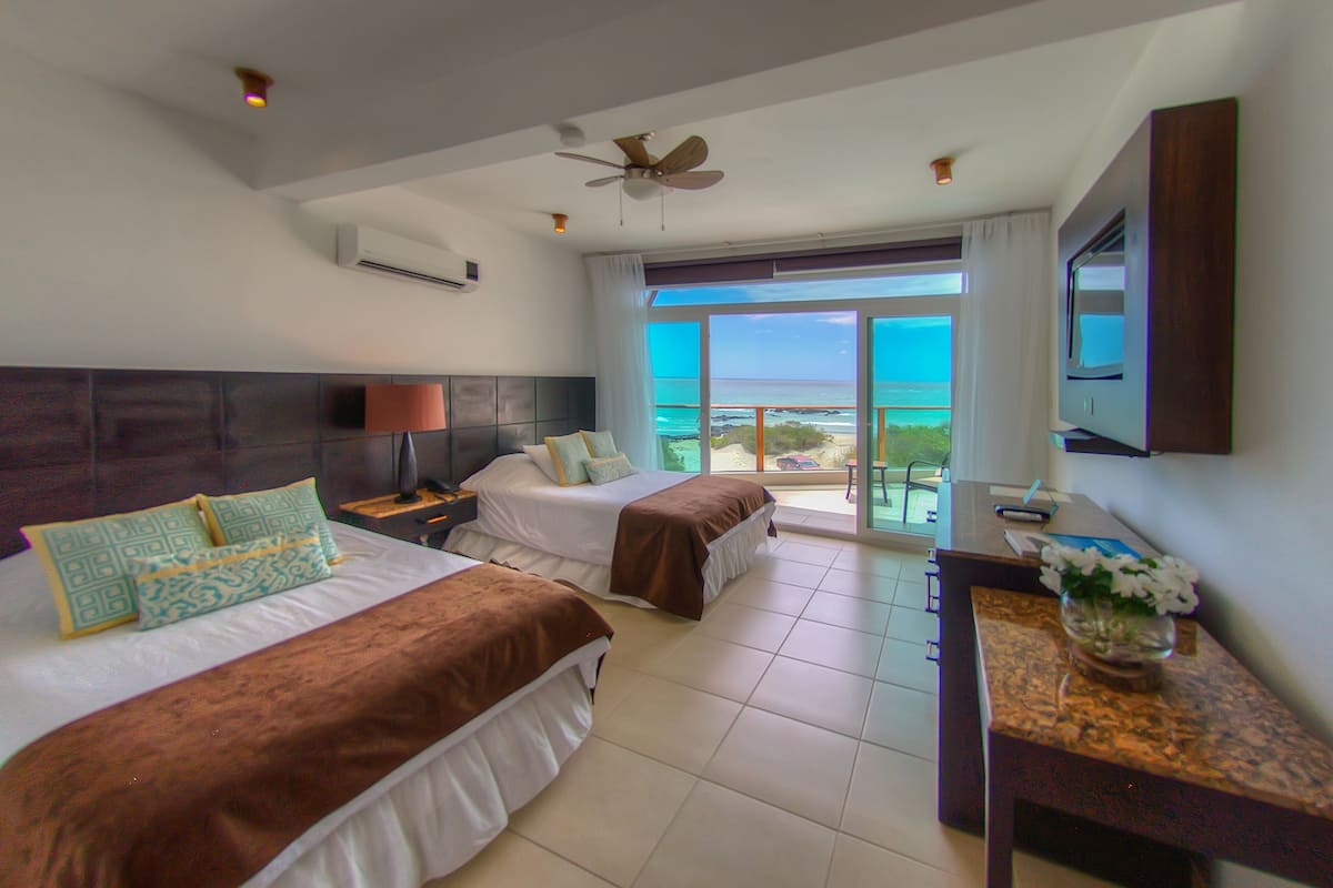 double room, balcony, sea view | 1 bedroom, in-room safe, bed sheets
