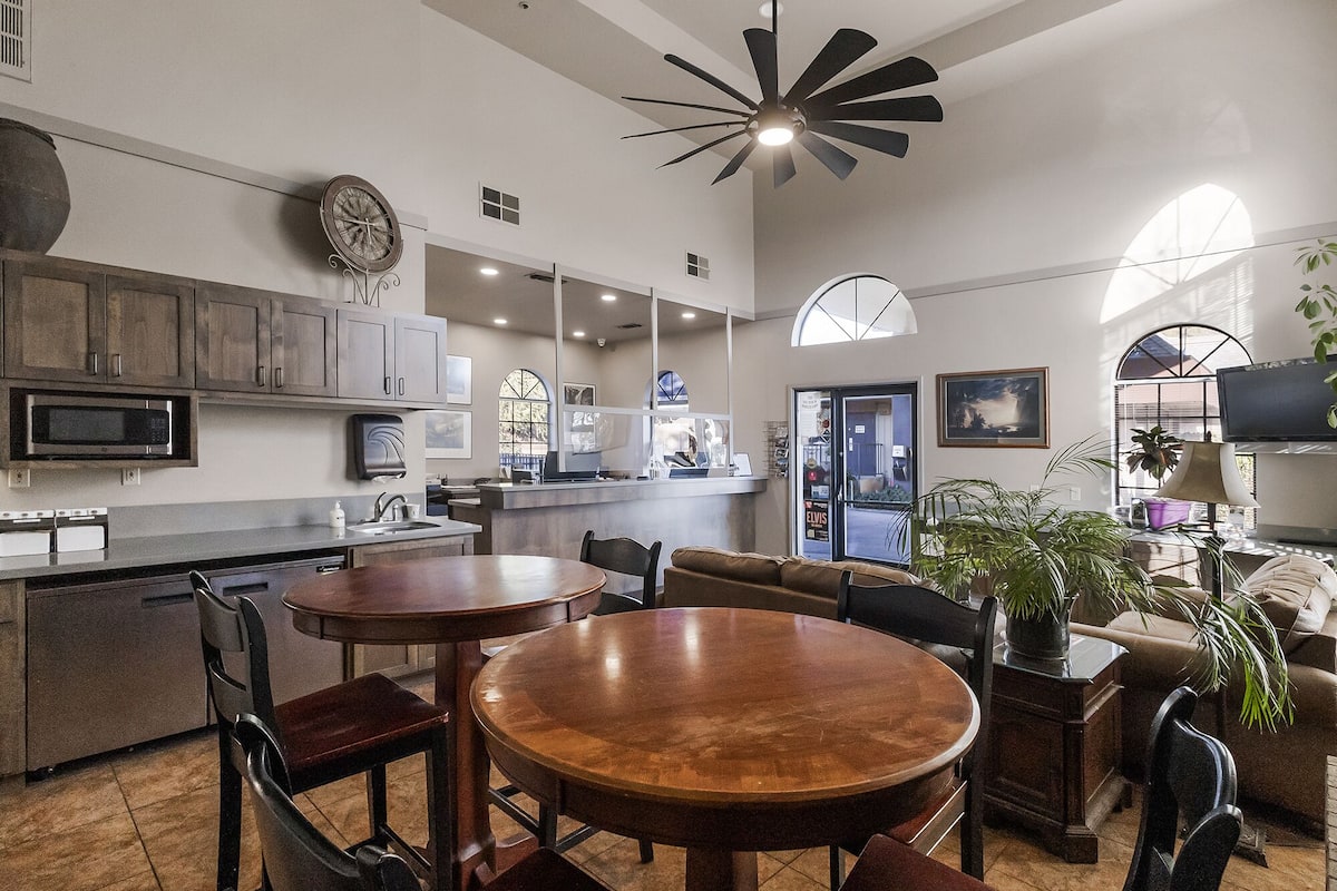 free daily continental breakfast