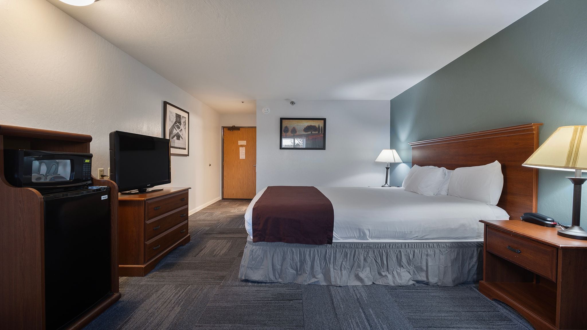 standard room, 1 king bed | 1 bedroom, desk, iron/ironing board, free wifi