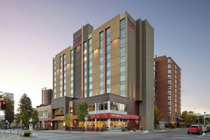 Exterior - Fairfield Inn & Suites by Marriott Calgary Downtown (Calgary)