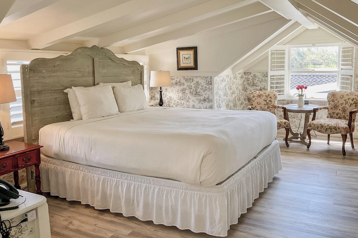 Carmel HideAway Ocean View | 1 개의 침실, 이집트산 면 시트, 고급 침구, 각각 다른 스타일의 인테리어