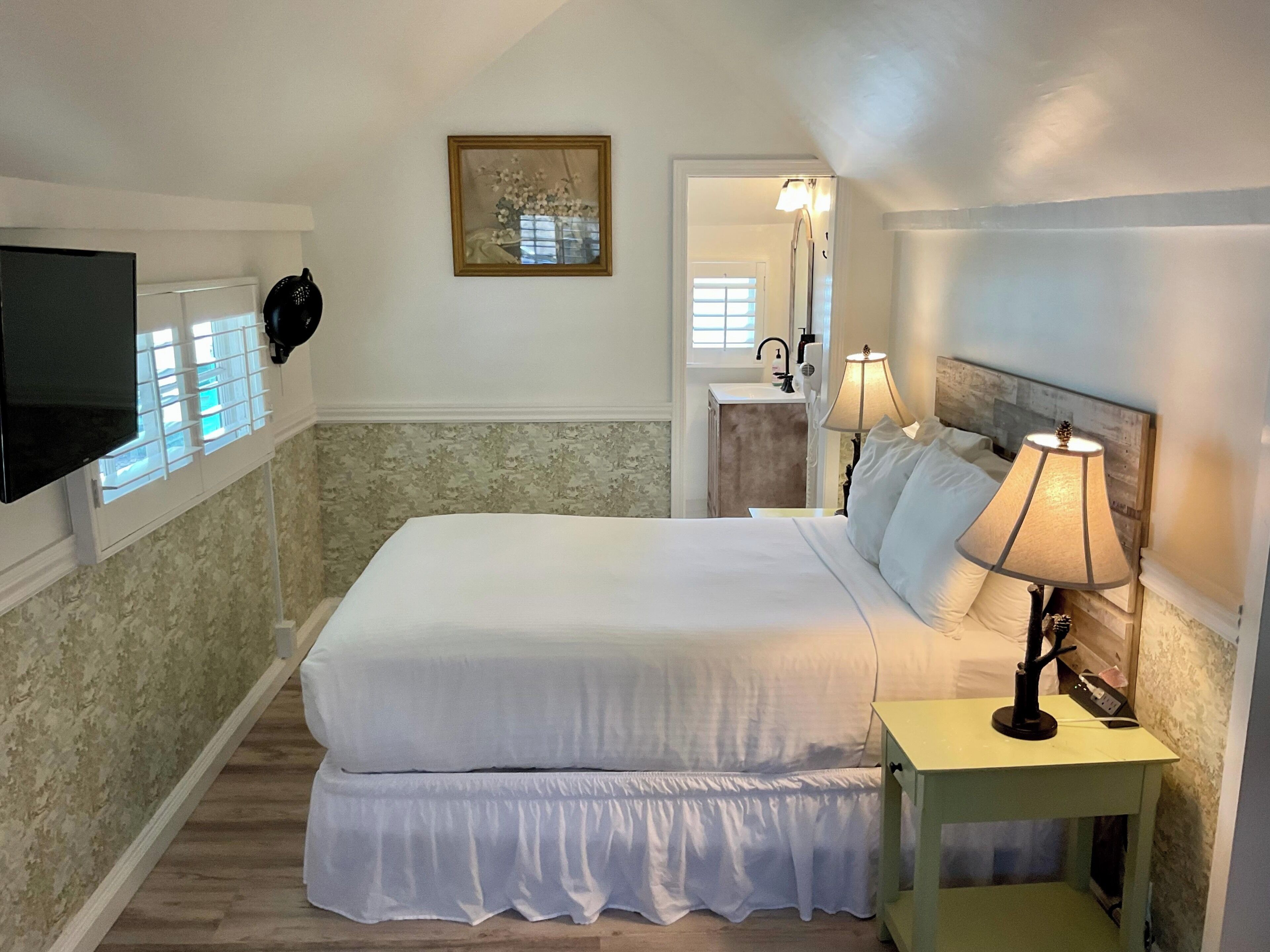 Carmel HideAway | エジプト綿のシーツ、高級寝具、アイロン / アイロン台、WiFi (無料)