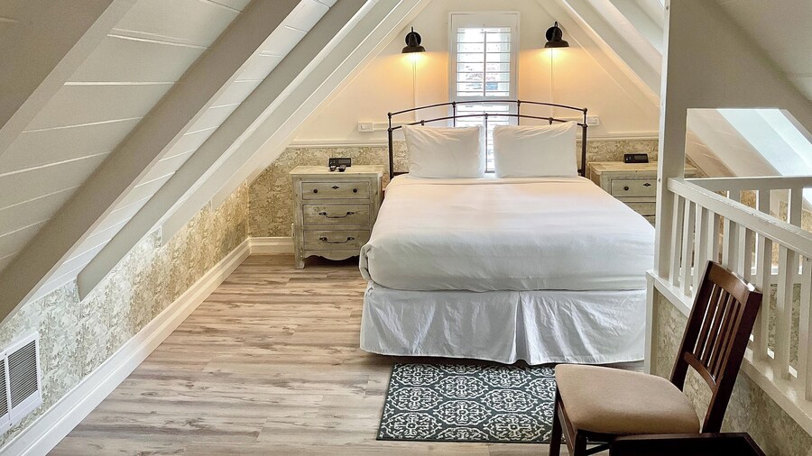 Carmel Green Lantern Inn