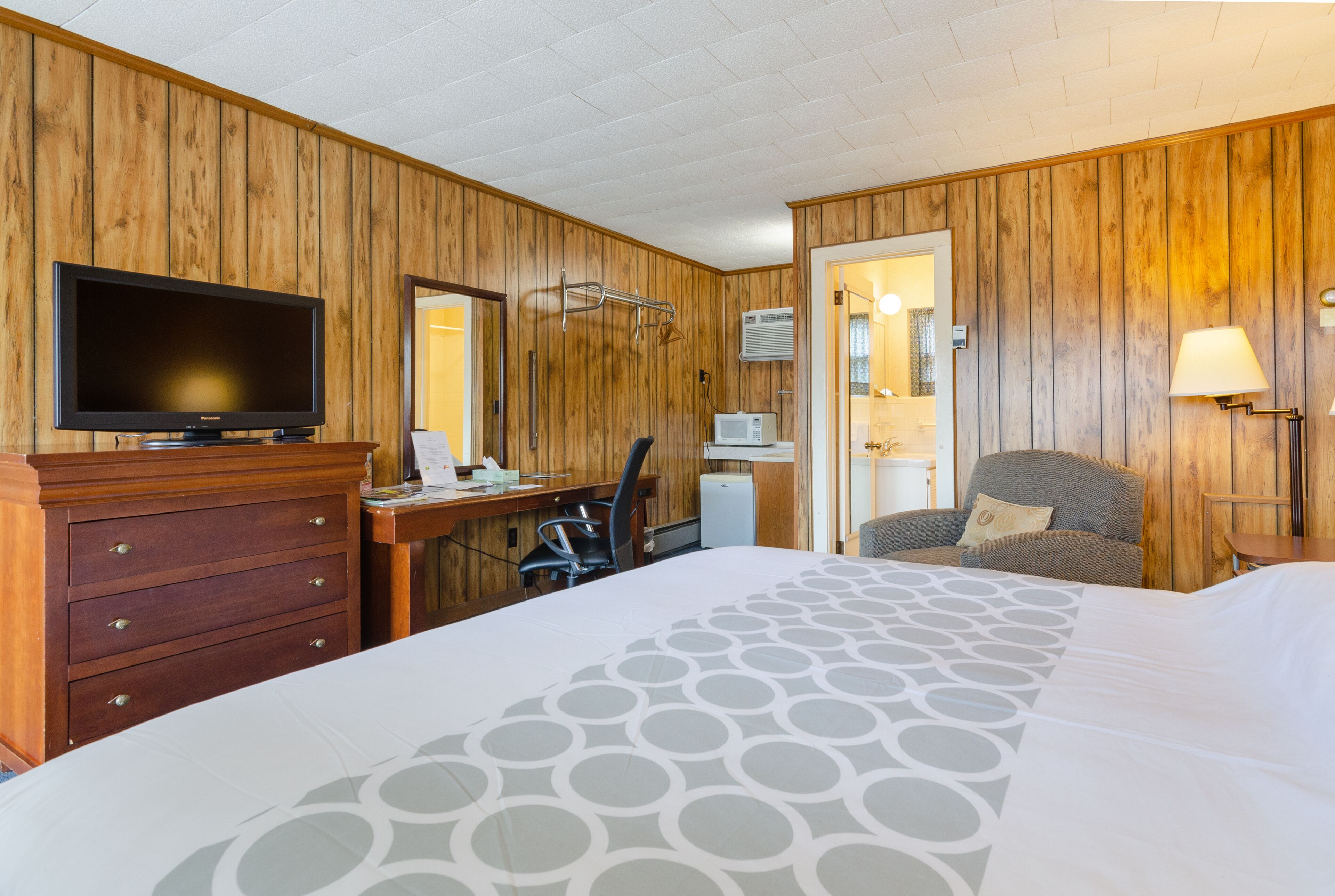 ห้องดีลักซ์ซิงเกิล, เตียงควีนไซส์ 1 เตียง, ปลอดบุหรี่, ห้องน้ำส่วนตัว | โต๊ะทำงาน, เตียงเสริม (ฟรี), Wi-Fi ฟรี, ผ้าปูที่นอน