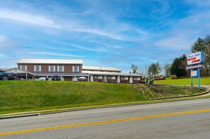 View from property - Knob Hill Motor Lodge – Hillsville (Hillsville)