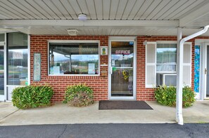 Front of property - Knob Hill Motor Lodge – Hillsville  (Hillsville)