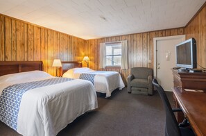 Deluxe Double Room, 2 Double Beds, Non Smoking, Private Bathroom | 1 bedroom, desk, free rollaway beds, free WiFi