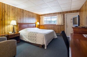 Deluxe Single Room, 1 *King* Bed, Non Smoking, Private Bathroom