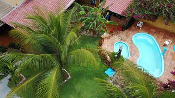2 piscinas al aire libre, sillones reclinables de piscina