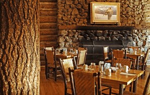 Restaurant - Roosevelt Lodge & Cabins - Inside the Park (Yellowstone National Park)