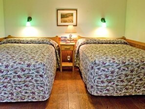 Hytte, 2 dobbeltsenger (Frontier) | Skrivebord, sengetøy og rullestolvennlig